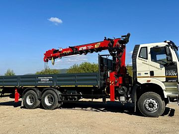 Бортовой автомобиль FAW с КМУ UMM 76 ТБ с буровой установкой